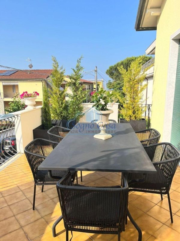 casa indipendente in vendita a Massa in zona Marina di Massa