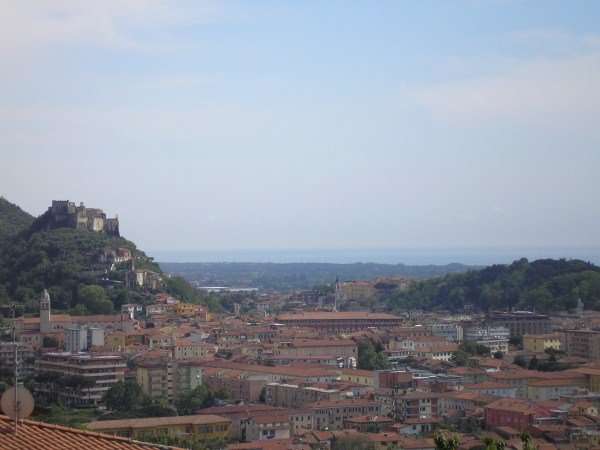 appartamento in vendita a Massa in zona Marina di Massa