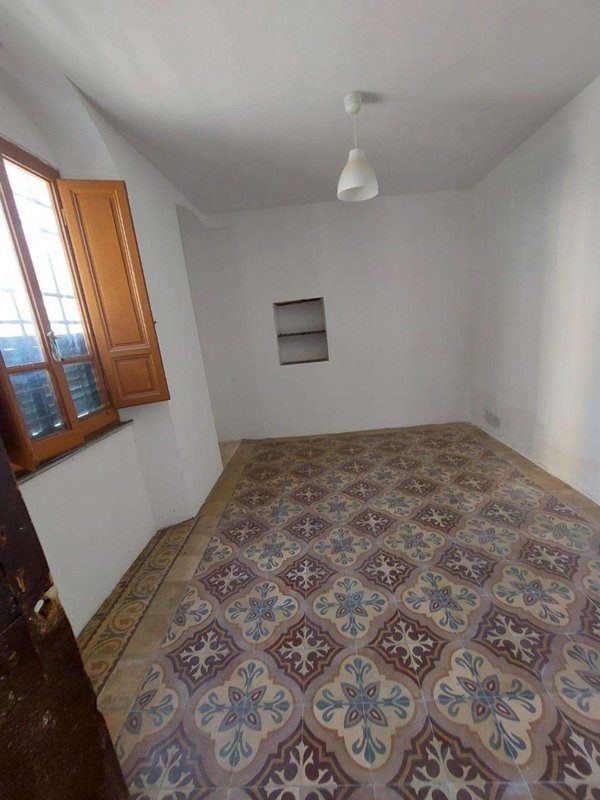 appartamento in vendita a Massa in zona Centro Storico