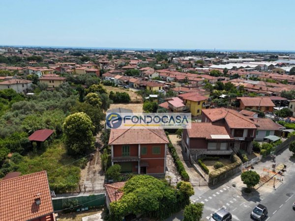 appartamento in vendita a Massa in zona Centro Storico