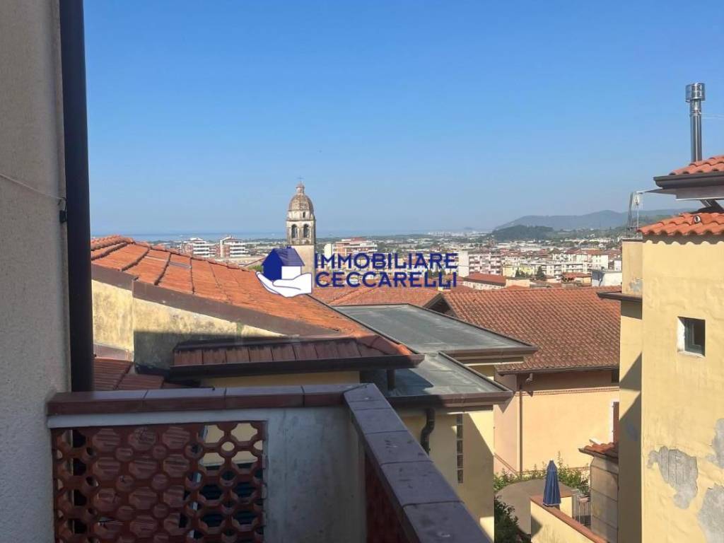 casa indipendente in vendita a Massa
