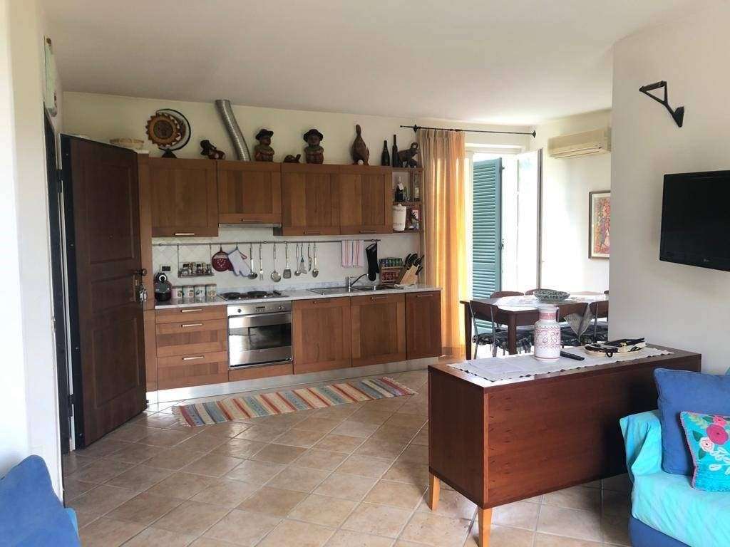 appartamento in vendita a Massa in zona Poveromo