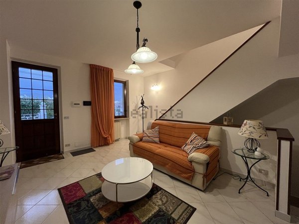 casa indipendente in vendita a Massa in zona Marina di Massa