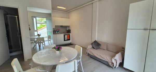 appartamento in vendita a Massa in zona Marina dei Ronchi