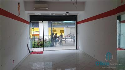 negozio in vendita a Massa in zona Centro Storico