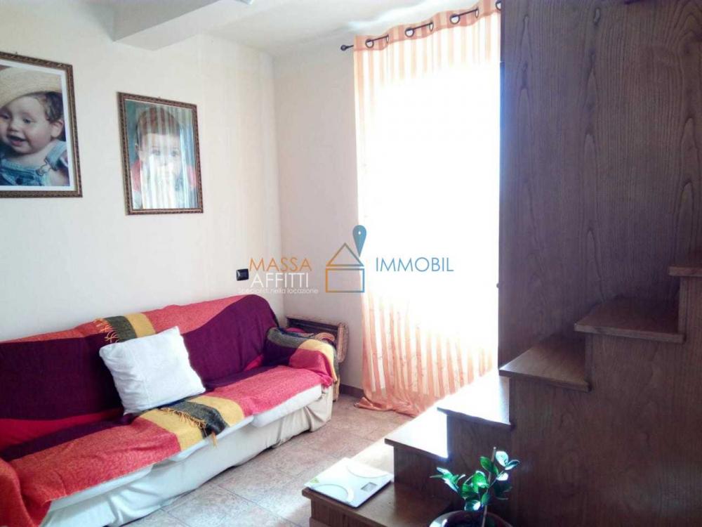 casa indipendente in vendita a Massa in zona Castagnola