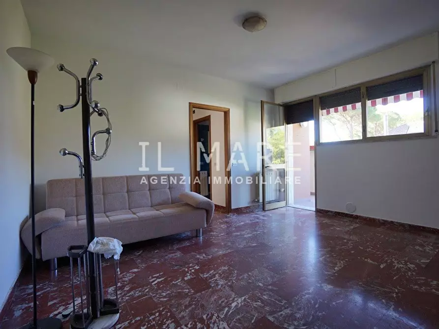appartamento in vendita a Massa in zona Marina dei Ronchi
