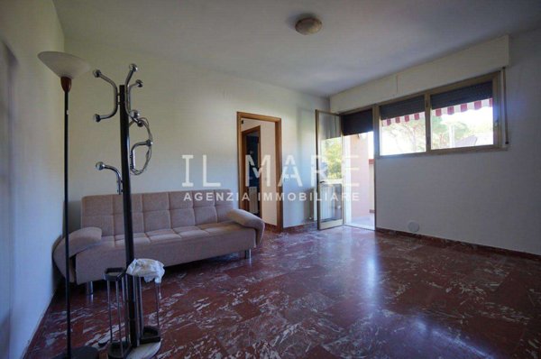 appartamento in vendita a Massa in zona Marina dei Ronchi