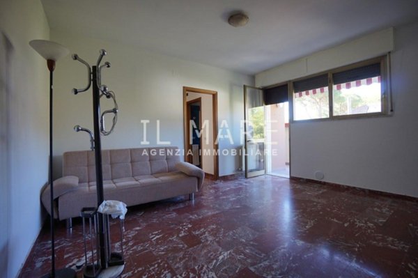appartamento in vendita a Massa in zona Marina dei Ronchi