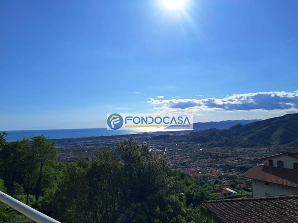 appartamento in vendita a Massa in zona Antona