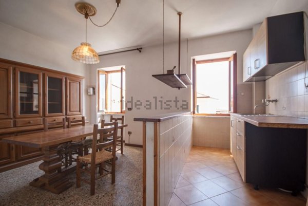 appartamento in vendita a Massa in zona Mirteto