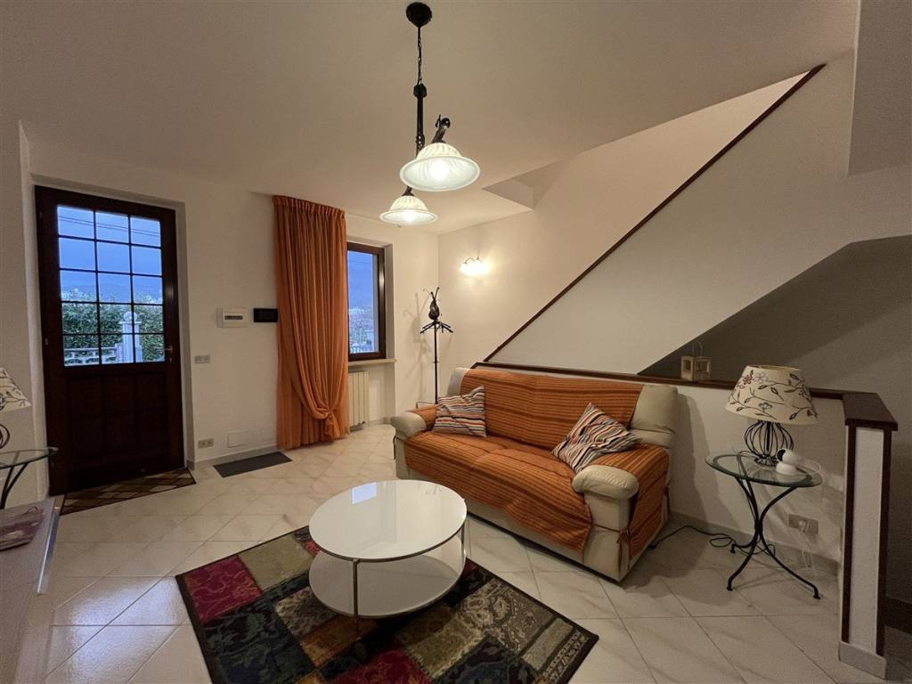 casa indipendente in vendita a Massa in zona Marina di Massa