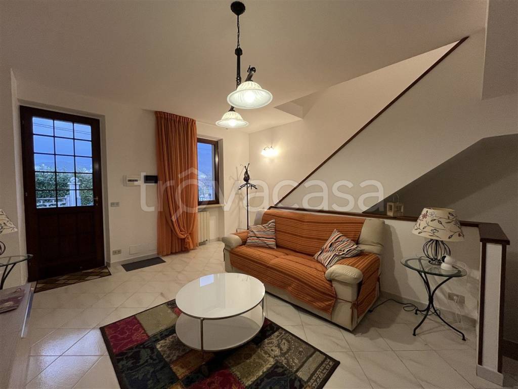 casa indipendente in vendita a Massa in zona Marina di Massa