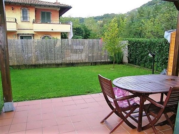 casa indipendente in vendita a Massa in zona Romagnano