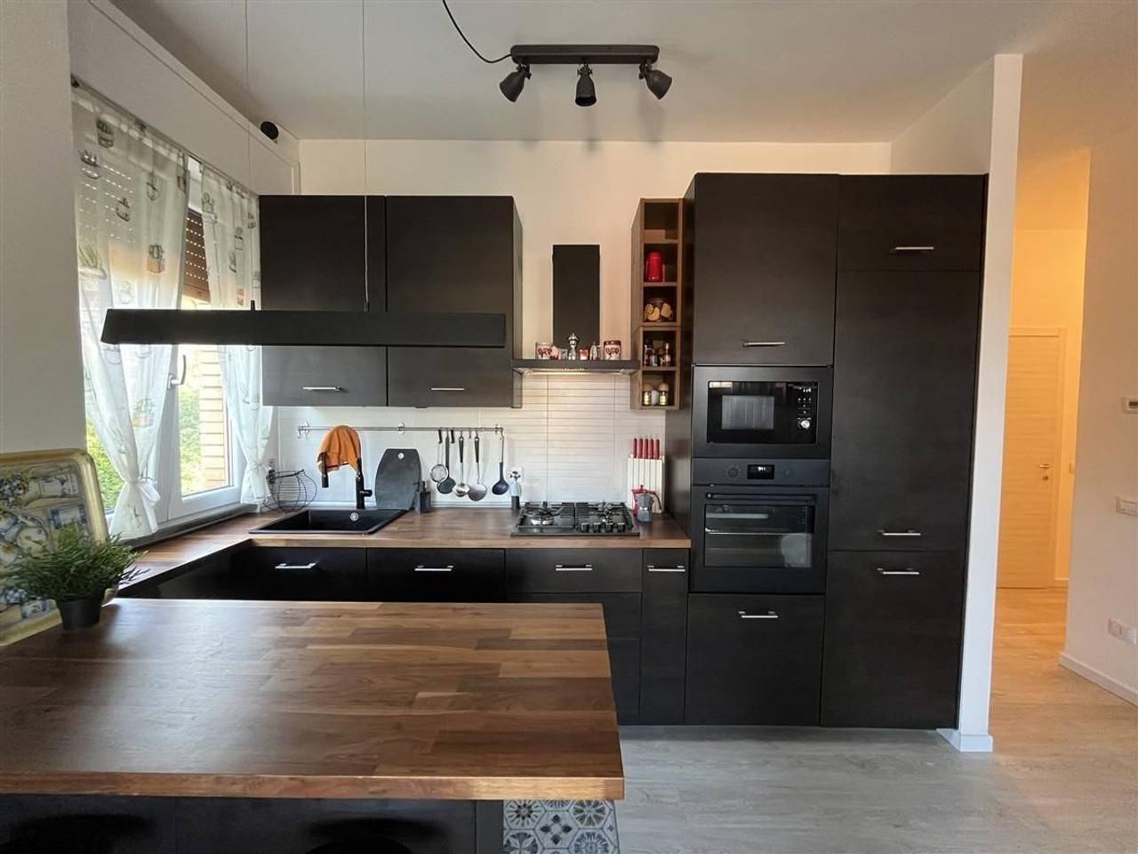 appartamento in vendita a Massa in zona Marina di Massa