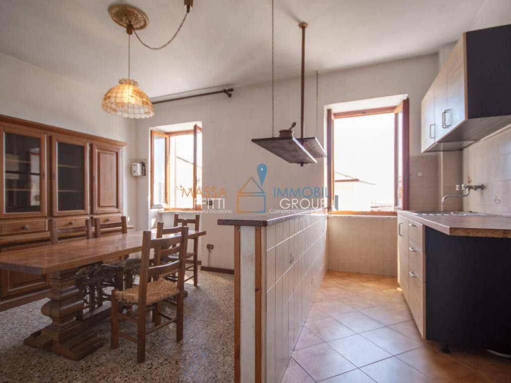 appartamento in vendita a Massa in zona Mirteto