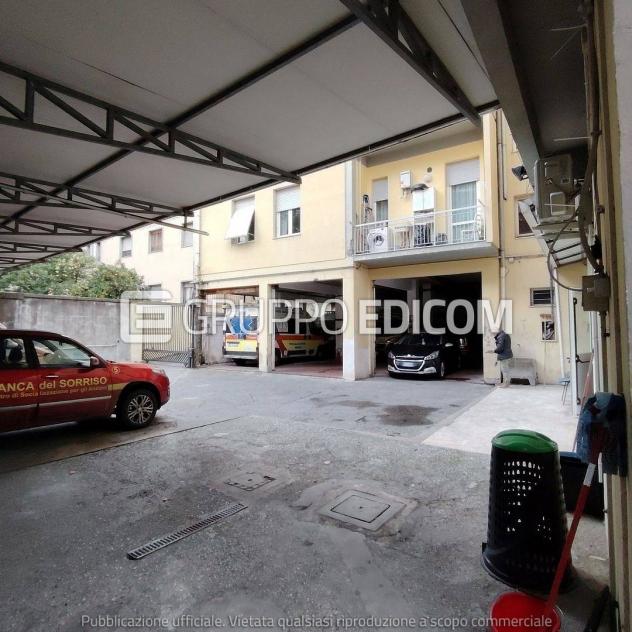 negozio in vendita a Massa