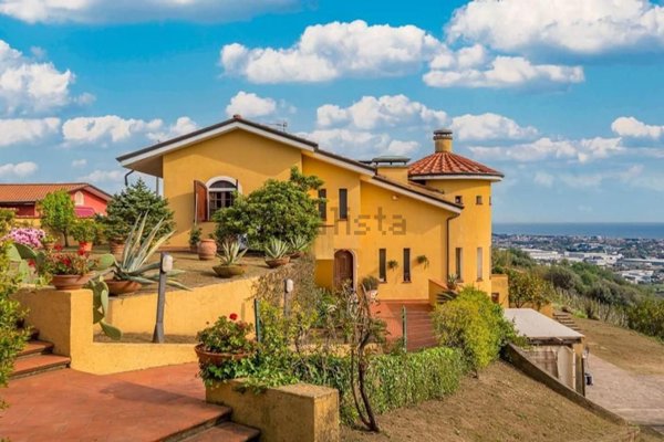 casa indipendente in vendita a Massa in zona Romagnano