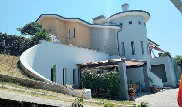 casa indipendente in vendita a Massa in zona Mirteto