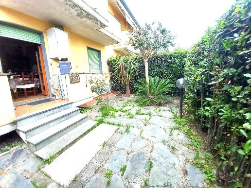 appartamento in vendita a Massa in zona Quercioli