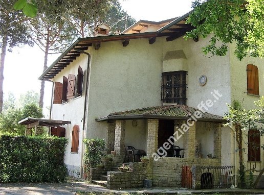 casa indipendente in vendita a Massa in zona Poveromo