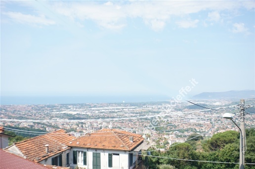 casa indipendente in vendita a Massa in zona Antona