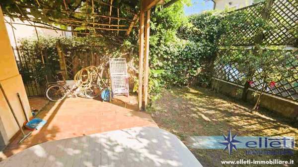 casa indipendente in vendita a Massa in zona Marina dei Ronchi