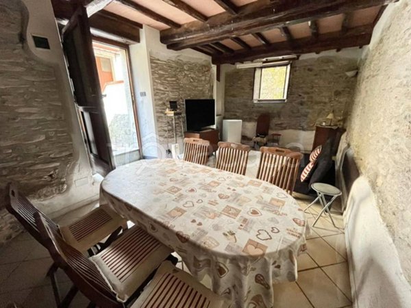 casa indipendente in vendita a Massa in zona Centro Storico