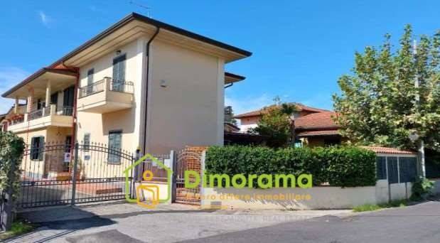 appartamento in vendita a Massa in zona Centro Storico