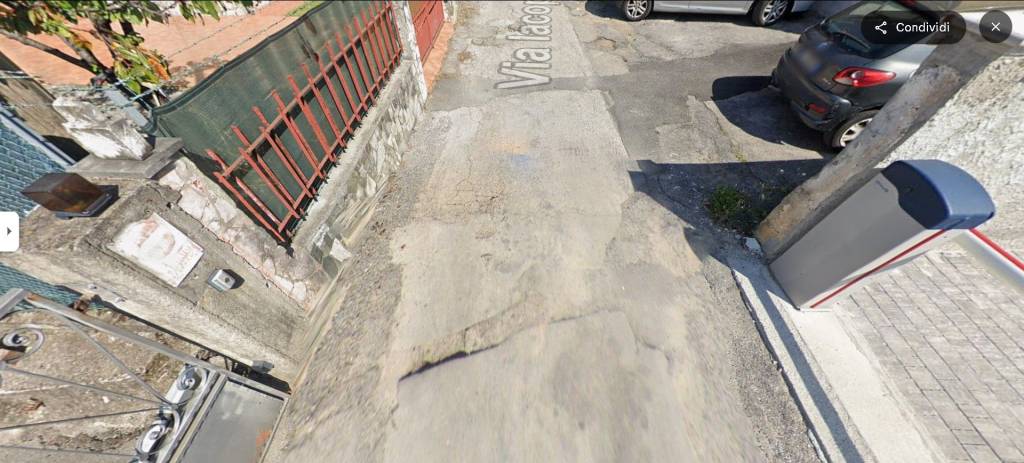 locale di sgombero in vendita a Massa in zona Antona