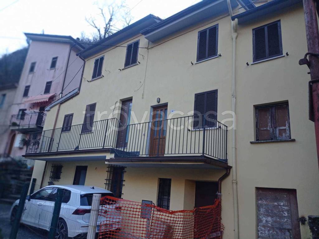 casa indipendente in vendita a Massa in zona Antona