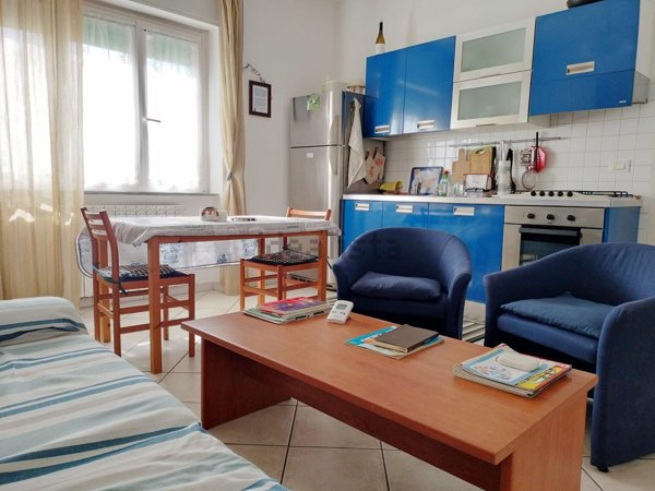 appartamento in vendita a Massa in zona Marina di Massa