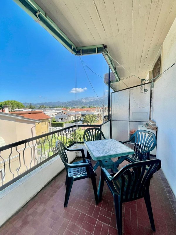 appartamento in vendita a Massa in zona Marina di Massa