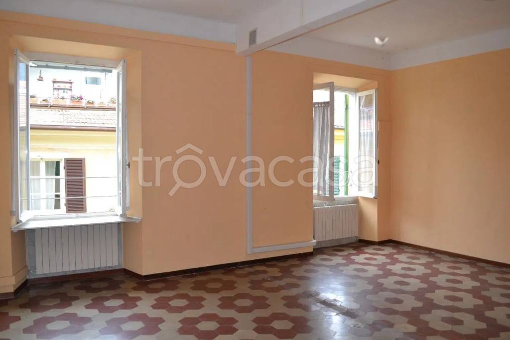 appartamento in vendita a Massa in zona Centro Storico