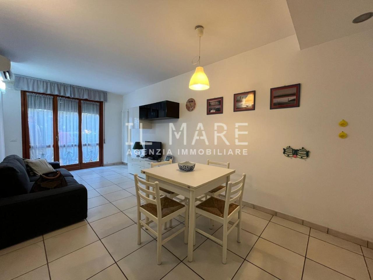 appartamento in vendita a Massa in zona Marina di Massa