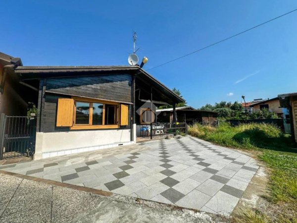 casa indipendente in vendita a Massa in zona Marina di Massa