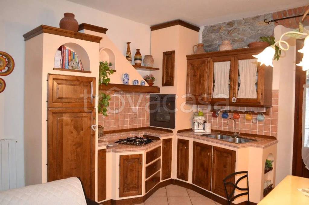 appartamento in vendita a Massa in zona Antona