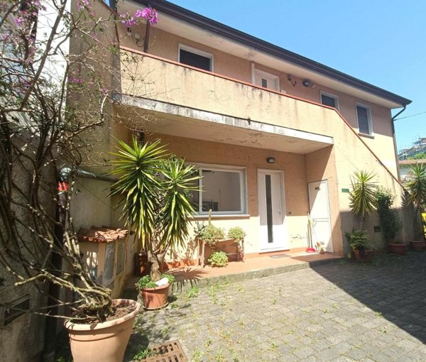 casa indipendente in vendita a Massa in zona Centro Storico