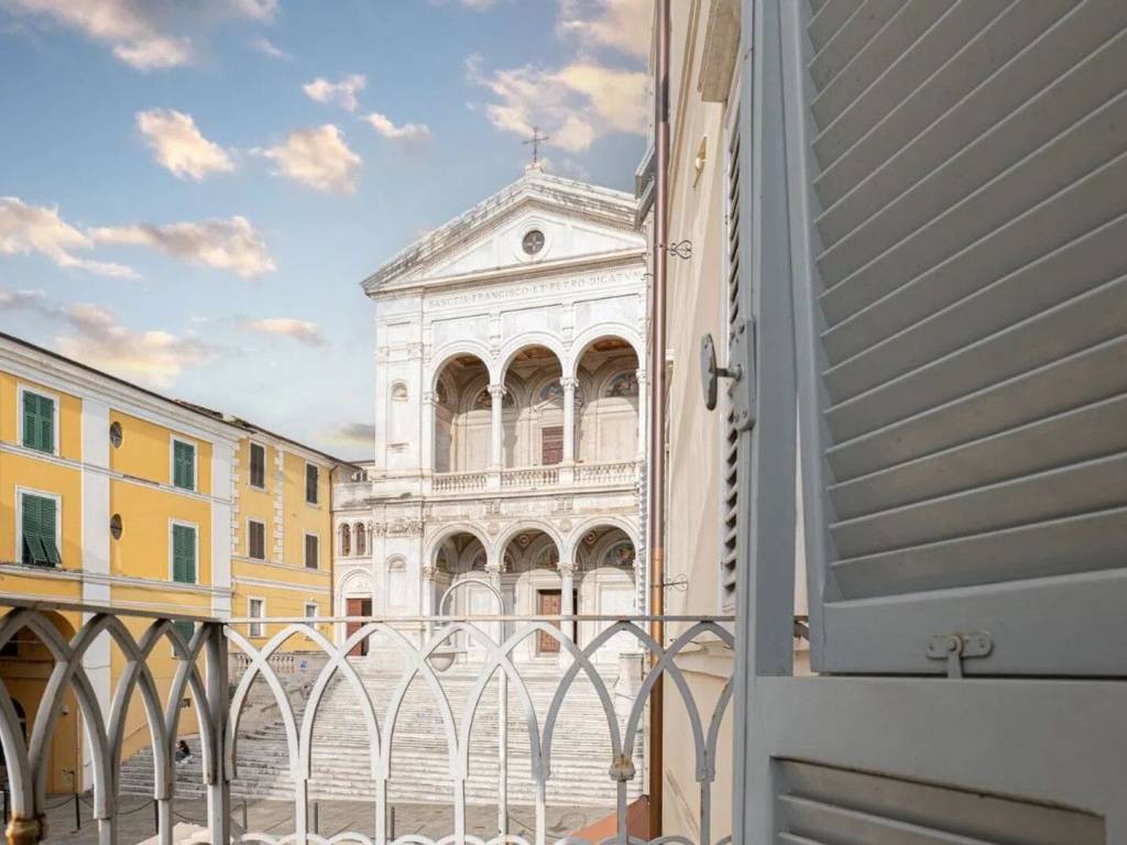 appartamento in vendita a Massa in zona Centro Storico
