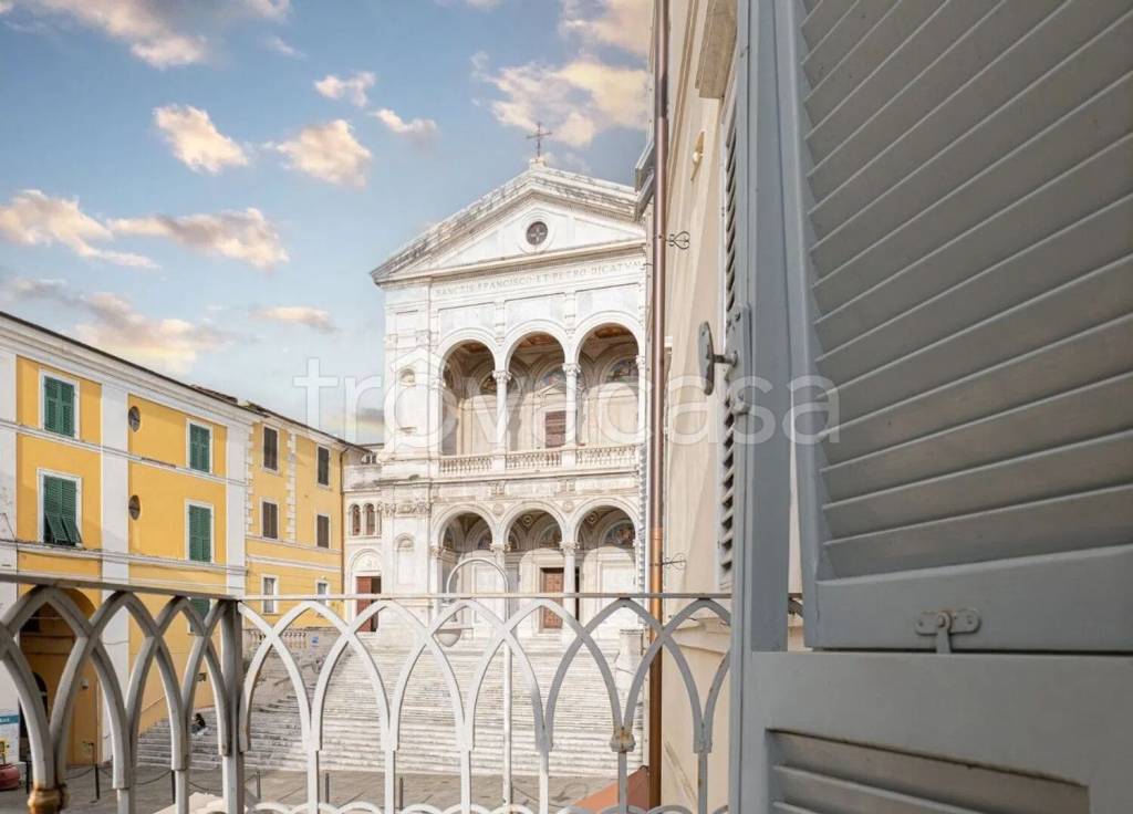 appartamento in vendita a Massa in zona Centro Storico