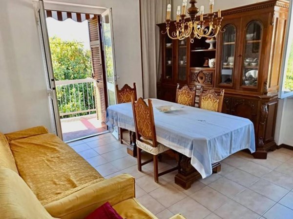 appartamento in vendita a Massa in zona Centro Storico