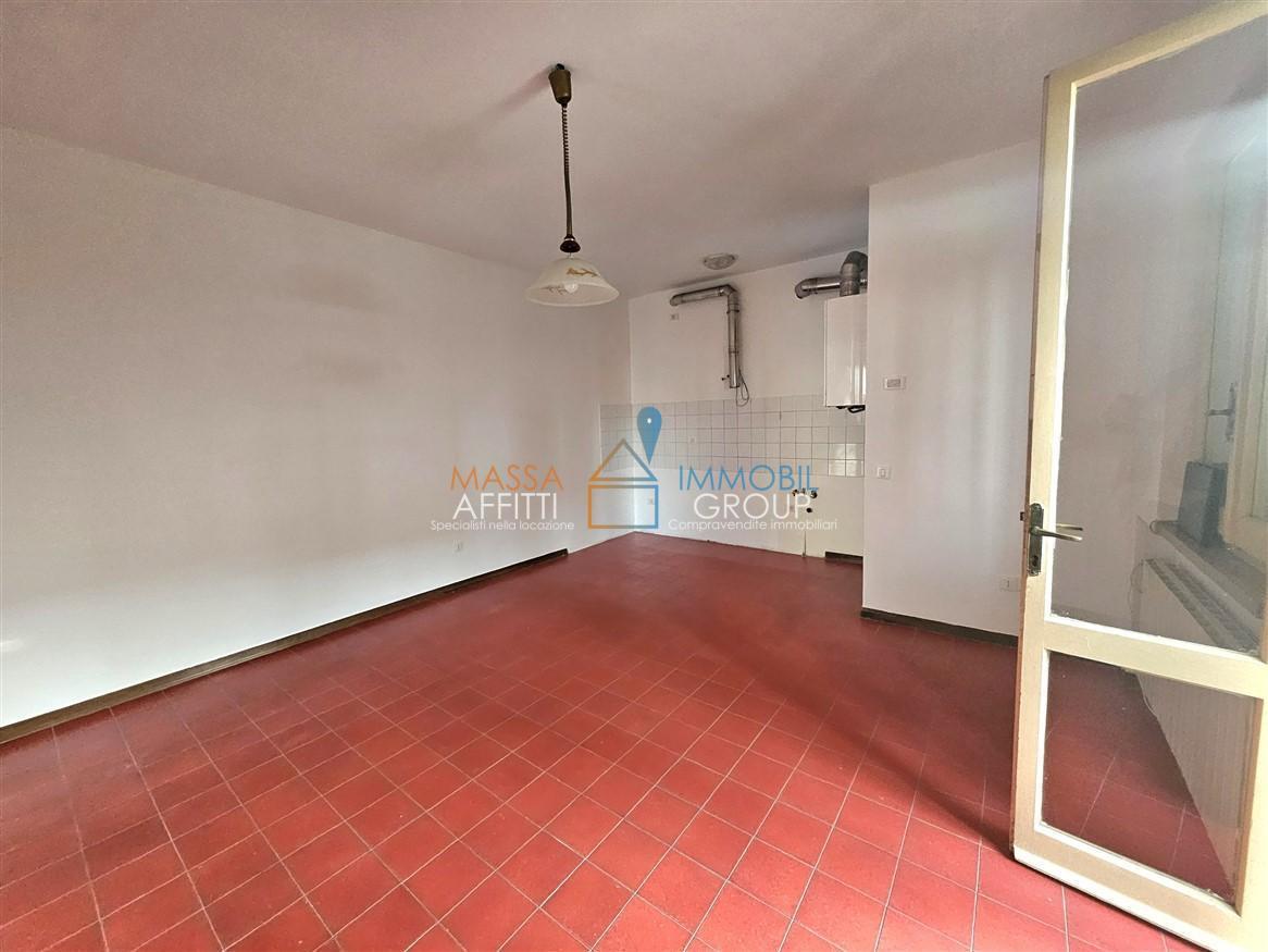 appartamento in vendita a Massa in zona Marina di Massa