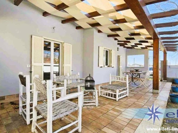 casa indipendente in vendita a Massa in zona Marina di Massa