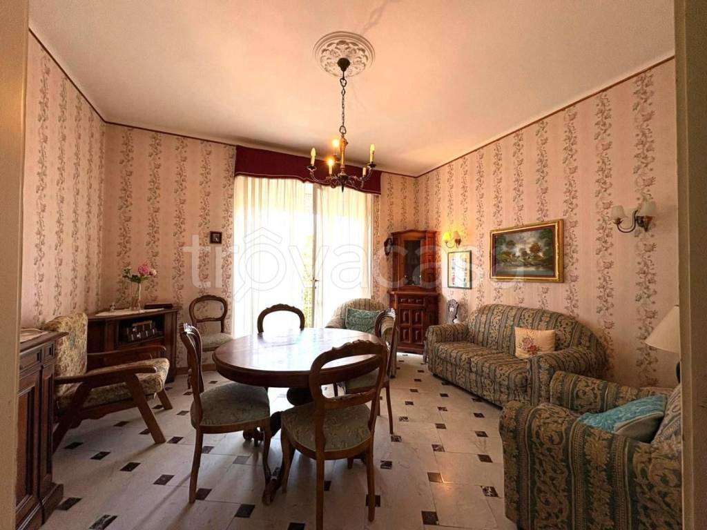 appartamento in vendita a Massa in zona Marina di Massa