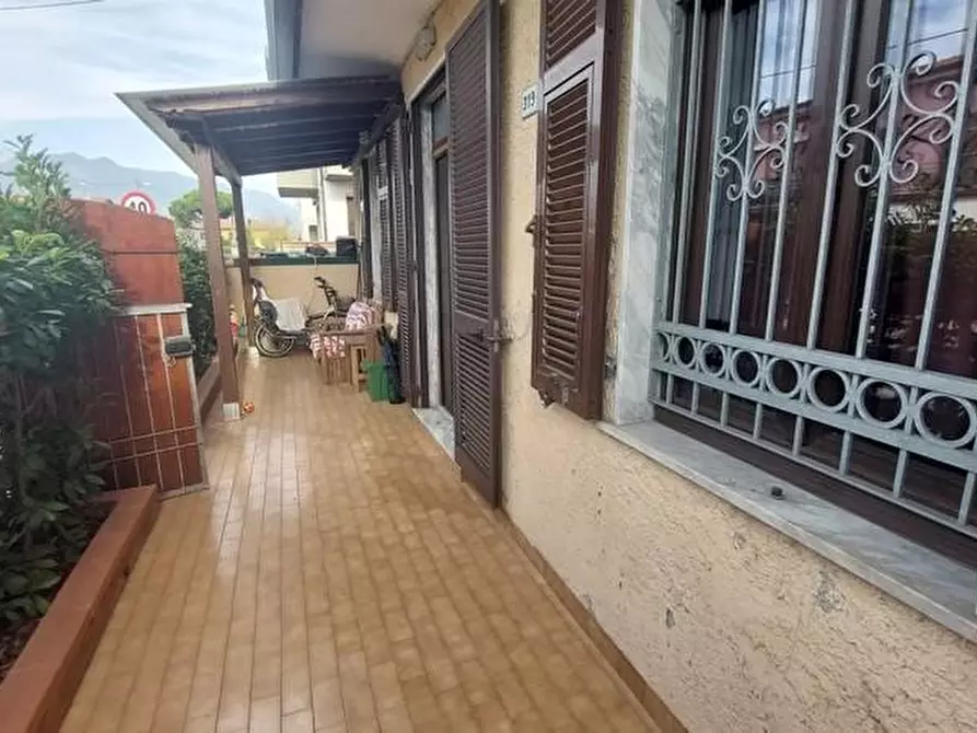 appartamento in vendita a Massa in zona Marina di Massa