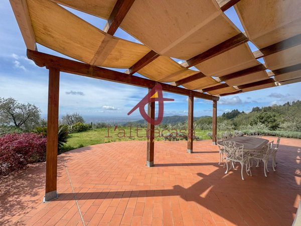 casa indipendente in vendita a Massa