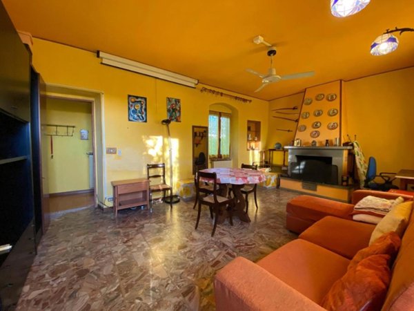 casa indipendente in vendita a Massa in zona Centro Storico