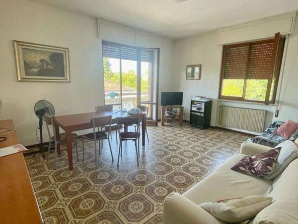 appartamento in vendita a Massa in zona Marina di Massa