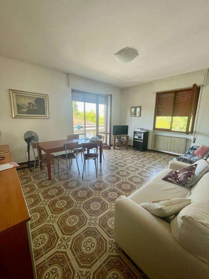 appartamento in vendita a Massa in zona Marina di Massa