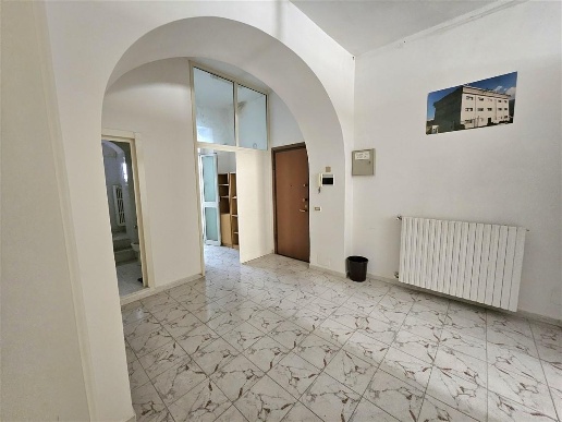 appartamento in vendita a Massa in zona Centro Storico